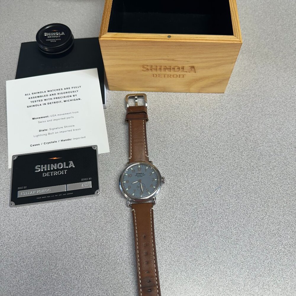 SHINOLA Runwell Argonite 1069 watch 41 mm case; slate blue face